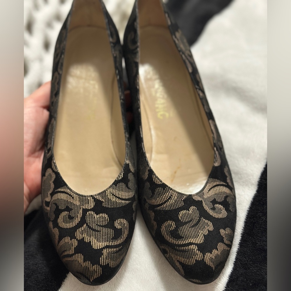 Salvatore Ferragamo Black and Gold fabric design Leather dress Shoes size 9